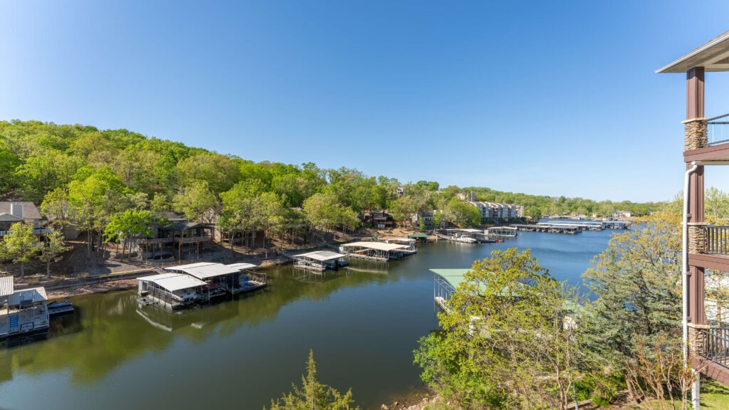 Frudeger_Lake_of_the_Ozarks_Luxury_Outdoor_Retreat