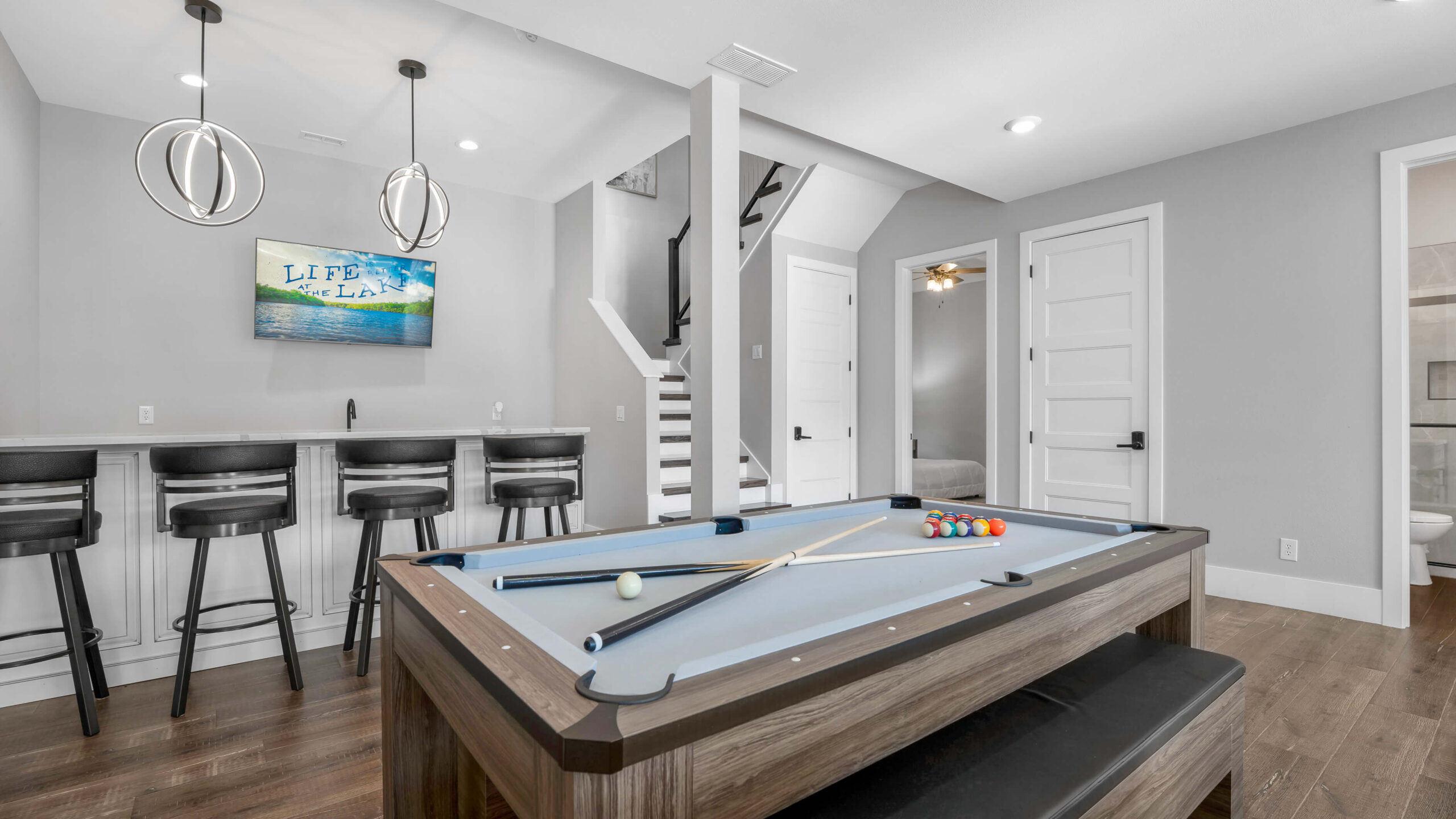 Arcade entertainment in Oak Drive's downstairs lounge, Sunrise Beach retreat