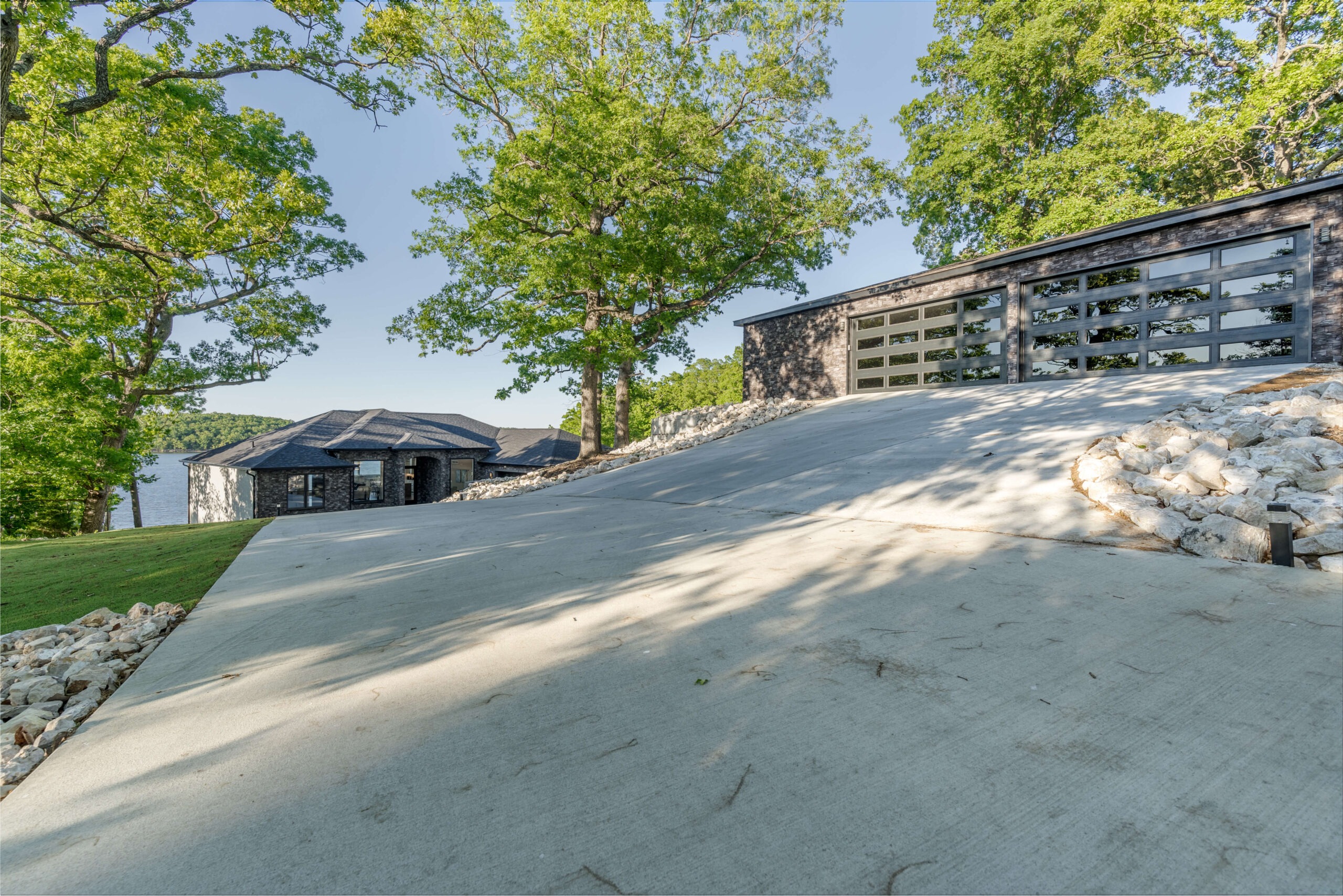 Discover Osage Beach at Spindrifter: Your Ideal Rental with Pool and Patio