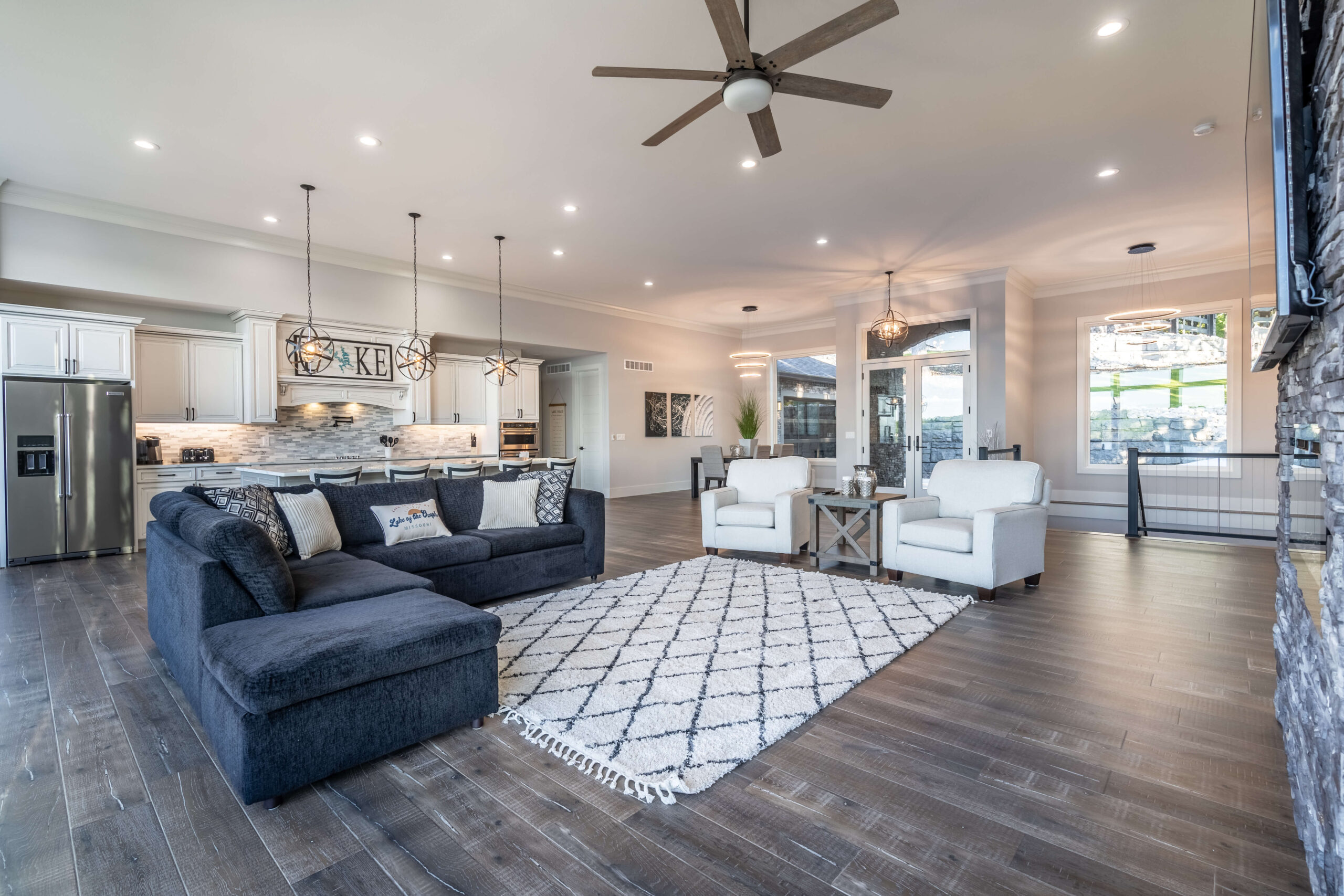 Spindrifter Living Room: Cozy Retreat in Osage Beach Rental