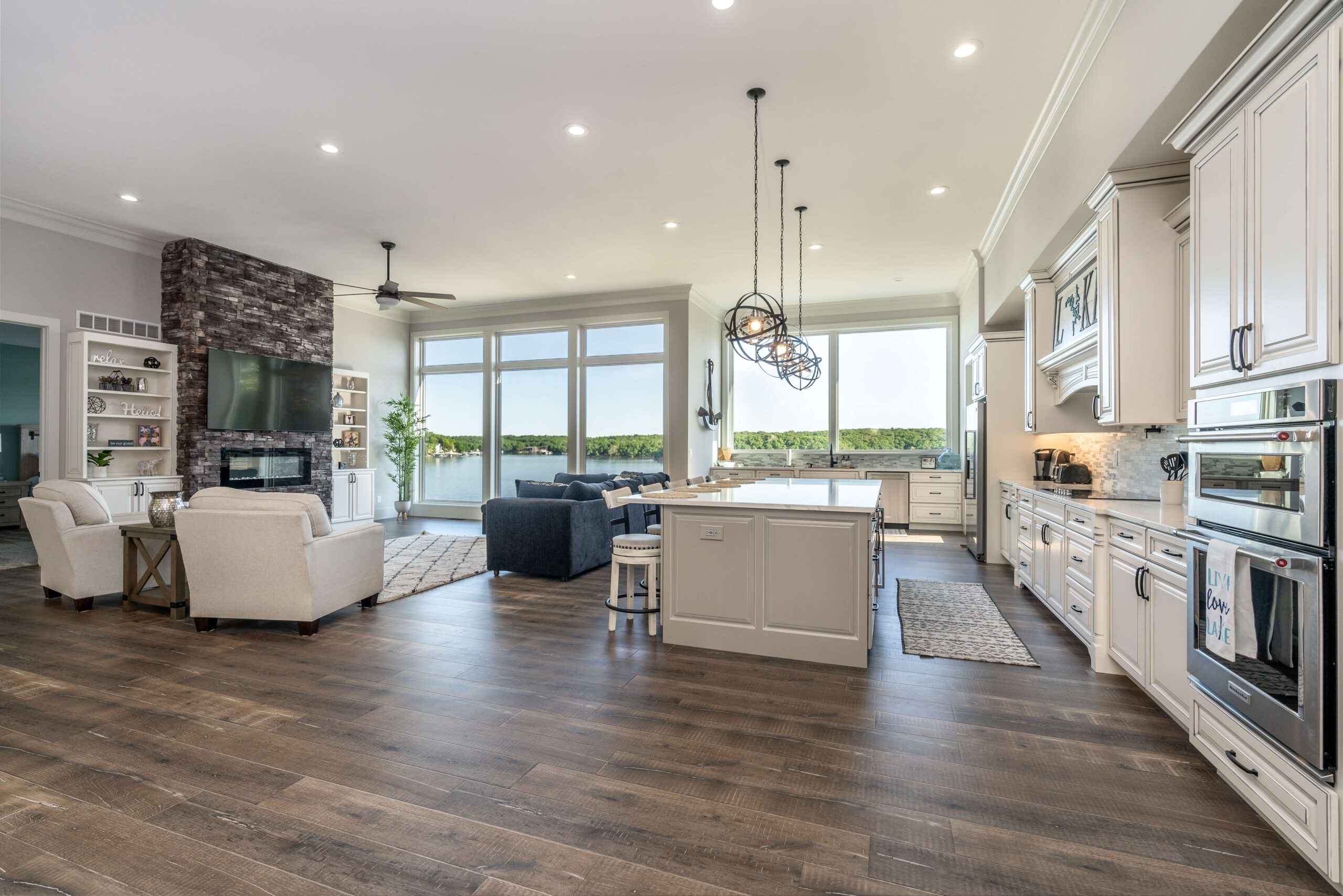 Spindrifter serenity: Cozy kitchen in Osage Beach