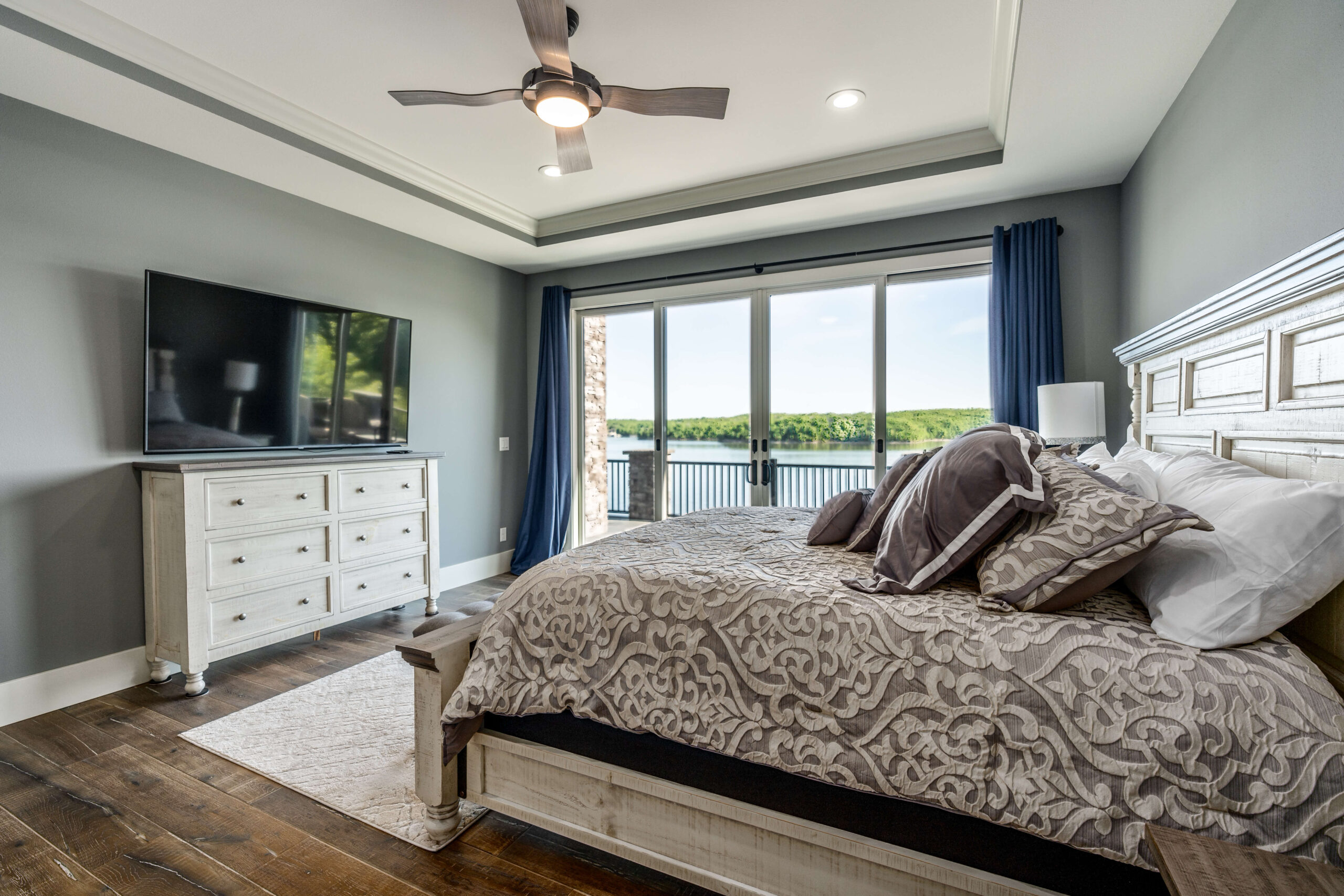 Spindrifter luxury: King suite in Osage Beach rental